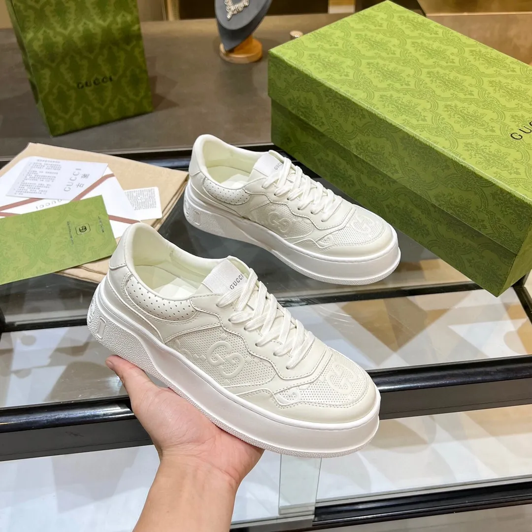 ✨Ex-factory price p480✨ Women's Shoes Women's Clothing Women's Shoes Women's Clothing Women's Shoes Women's Clothing Gucci - the new Chunky B series lightweight soft thick sole sports series! G's couple's white shoes, Gucci counter style, Gucci catwalk style! The style design is light, luxurious and retro...thick sole increases height...similar to an upgraded version of classic white shoes! Original customized cowhide fabric (classic old floral fabric, perforation, embossing process), cowhide lining, original foam lightweight outsole, GG Logo on the heel, 4cm thick sole, classic Gucci webbing... Women's 35-40/Men's 38-44 (full size)